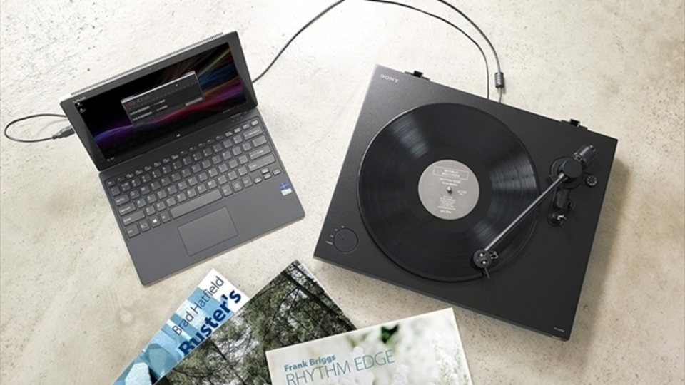オールブラックが美しいSONYのプレイヤー「PS-HX500」