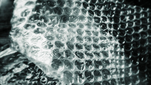 梱包用のシートで窓のすき間の断熱性を高める方法