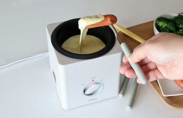 チョコもチーズもフォンデュするなら電気式の鍋が便利 今日のライフハックツール ライフハッカー 日本版