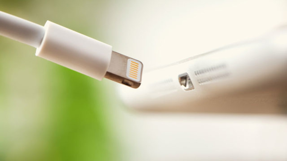 スマホを短時間で充電する4つの方法