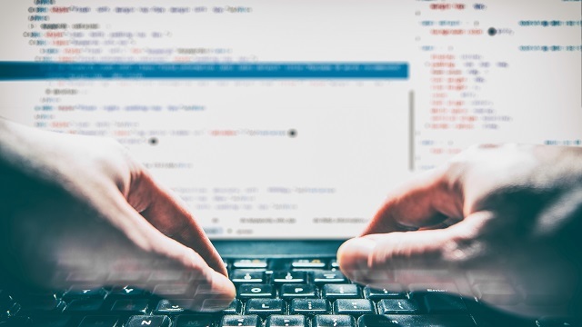 「プログラマー」と「ウェブ開発者」の違いを4つに分けて解説