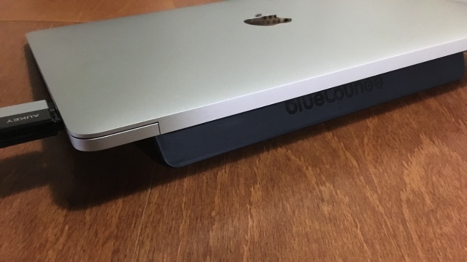 「MacBook Pro Touch Bar」用、便利&必須アイテム4選