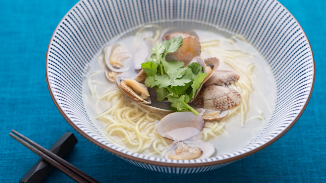 食べても太らない夜食:肉も油も使わずヘルシー「あさりの中華そば」