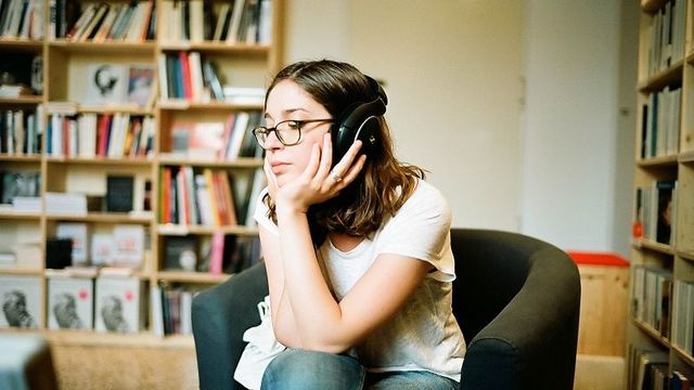 お気に入りの悲しい曲で泣くと心のカタルシスになる