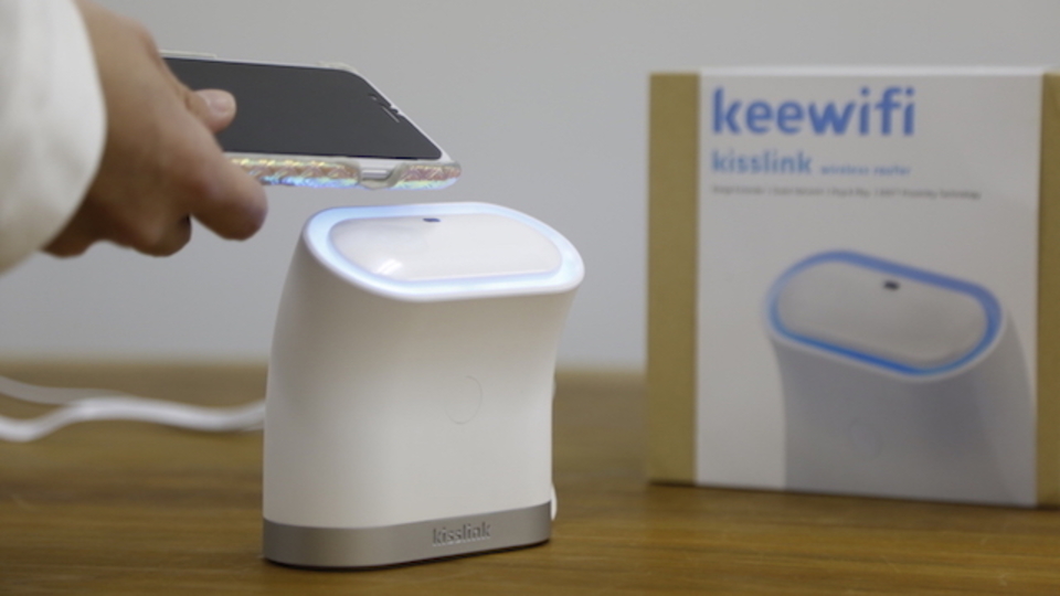 購入できるのは残り1日! かざすだけでWi-Fi接続可能な「kisslink」は設定も簡単なルーターだった