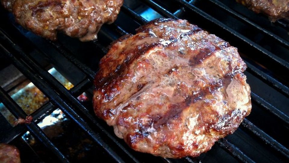 ジューシーなハンバーグを焼く秘訣が解明される