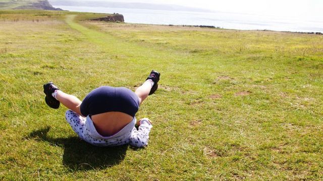 脳を傷つけないために知っておきたい、「できるだけ安全な転び方」