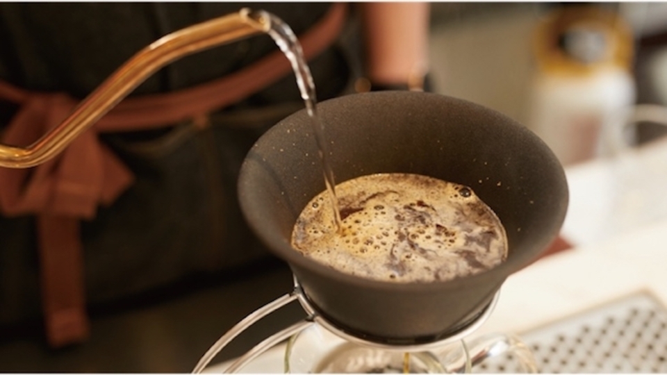 水もワインもコーヒーも。自然な甘みを引き出すセラミックフィルター