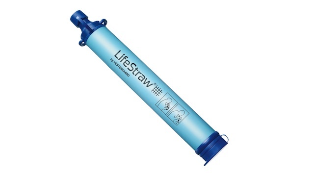 泥水を飲料水に変える「Lifestraw」は海外旅行や災害の備えに最適