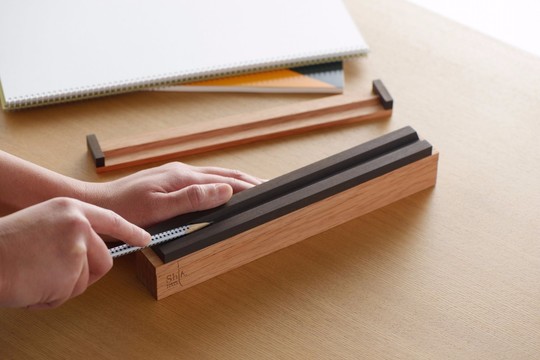 鉛筆を削りながら心を清める。かんな屋さんが作る、本気の鉛筆削り器