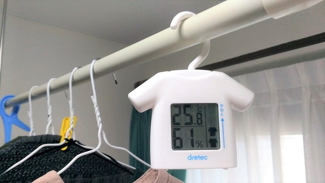 湿度計は洗濯物の近くに吊るしておくのが便利