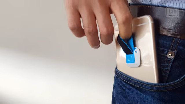 大型化したスマホには補助グリップが必須