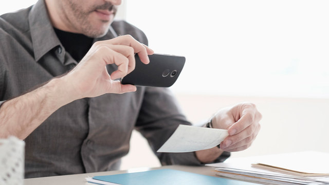 スマホで撮影した書類はテキスト検索できるPDFにする