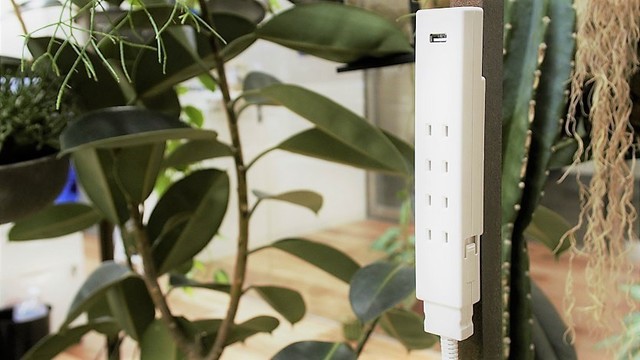 「無印良品の延長コード」を自分のデスク周りにフィットさせる方法