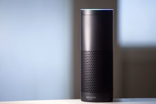Amazonの新しいAlexaデバイスはファッションアドバイスをしてくれます