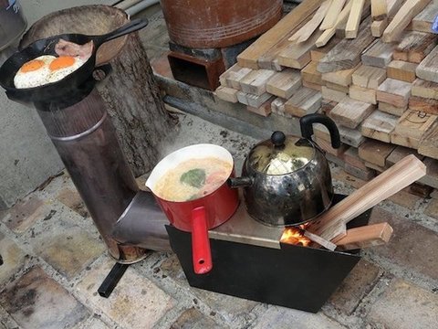 アウトドアで大活躍。気軽にバーベキューができる、コンパクトなポータブルグリル