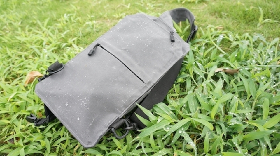 雨に対して無類の強さ。ショルダーバッグ「Baksteen(バクスティーン)」を使ってみました