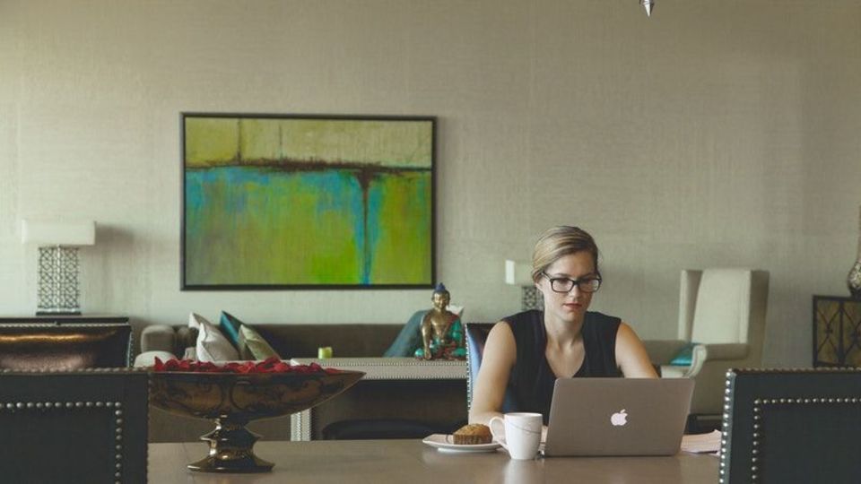 休暇中にも仕事のメールが気になる。そんな方は不在通知を活用しよう