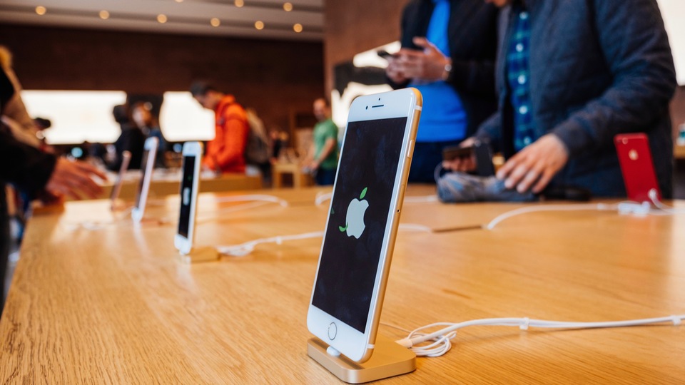 次期iPhoneは購入すべき? それともリース?