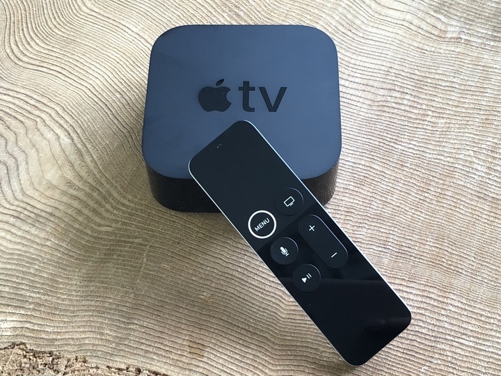 はーい注目! 先生これからApple TV 4Kのアンボックスをしたいと思います