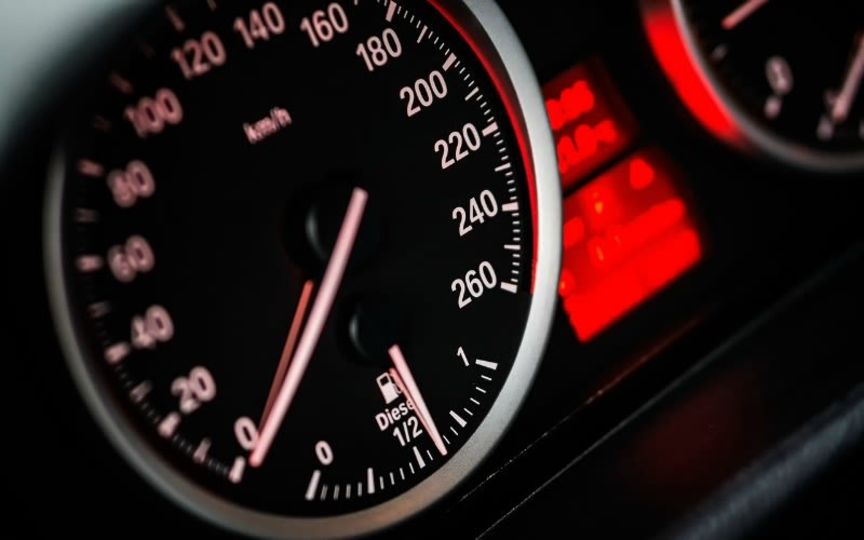 iOS 11の新機能「運転中の通知を停止」は、運転を自動で検知して通知を止めてくれる