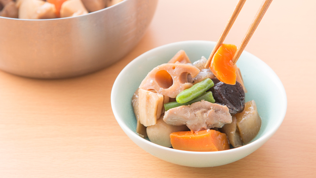 一週間使い回し可能! 夕食の「筑前煮」をお弁当のおかずにリニューアル