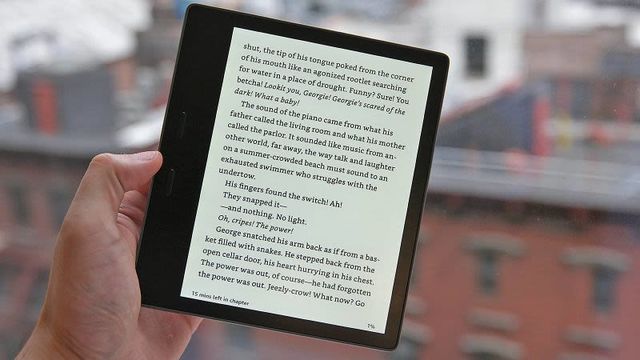 防水、オーディオブック対応の新型「Kindle Oasis」が登場! 旧モデルや競合との比較