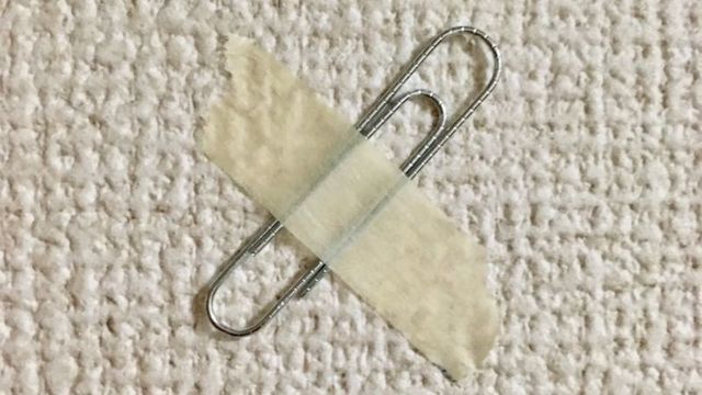 壁に穴を空けずにポスターを飾る賢いやり方
