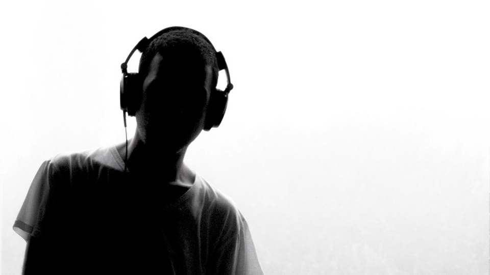人はなぜ悲しい音楽を愛するのか