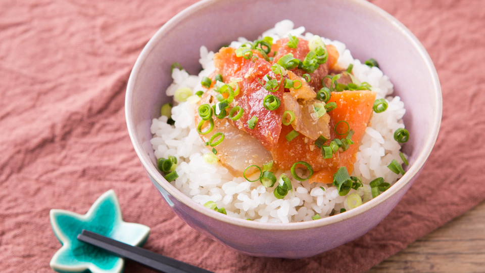 新米を素早くおいしく食べる! 1分でできる簡単メニュー「丼ぶり」3種