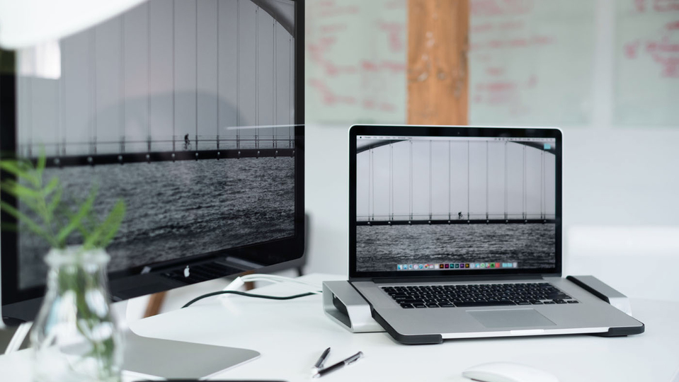 最高にパワフルなRetinaディスプレイ搭載MacBook Pro専用ドック【今日のライフハックツール】