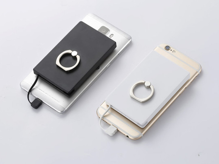 モバイルバッテリーの居場所は明日からここだ。スマホにくっつくバッテリー「BATTERING」