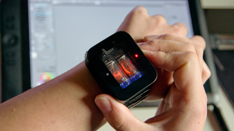 レトロモダンの象徴。ニキシー管腕時計「nixie watch」は、粋を体現した腕時計だった