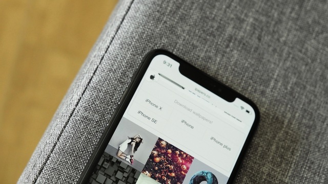 iPhone Xの切り込みを、Androidに再現するだけのアプリ「XOutof10」