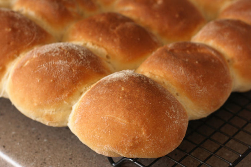 買ってきたディナー・ロールをおいしくグレードアップさせるアイデア