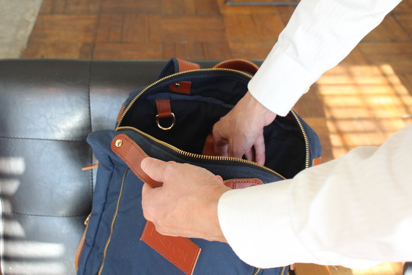 薄型で大容量のバックパック「Modern Day Briefcase」を使ってみた