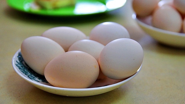 電子レンジでゆで卵を温めてはいけない理由