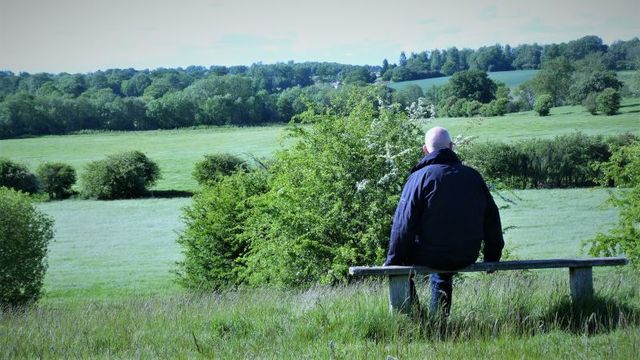 人生のどん底は50代前半にある:調査結果