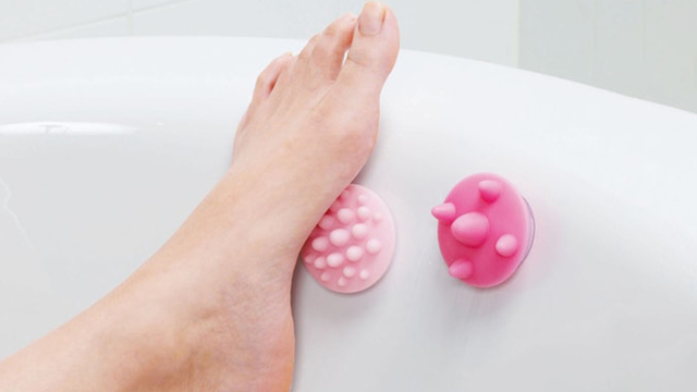 お風呂のなかで痛気持ちいい~足裏のコリをグリグリほぐすツール【今日のライフハックツール】