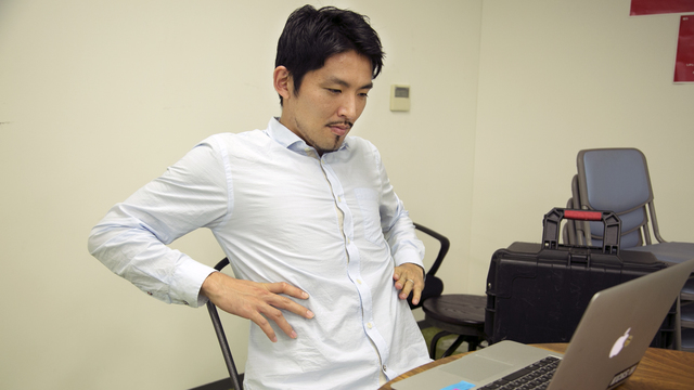 肩・首・腰をほぐす。デスクで手軽に実践できるストレッチ3選