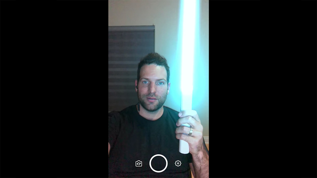 ARで『スター・ウォーズ』のライトセーバーが出せるアプリ『InstaSaber』