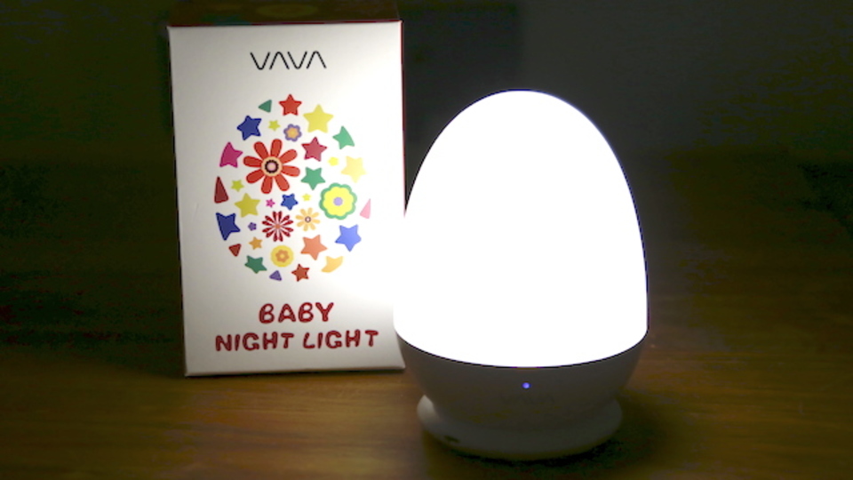 タッチで簡単に調光可能。子ども部屋からアウトドアまで使えるタマゴ型ナイトライト「BABY NIGHT LIGHT」