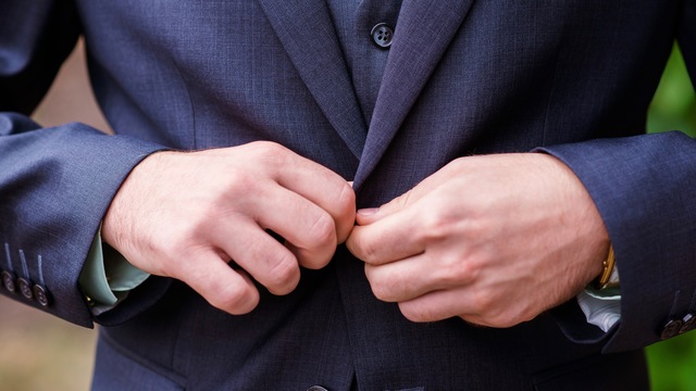 「この服、どう?」と聞かれたときの返答方法