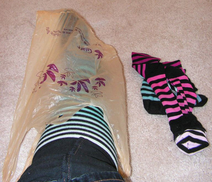 ビニール袋を使ってスニーカーでも足を濡らさず雪道を歩けるようにしよう ライフハッカー 日本版