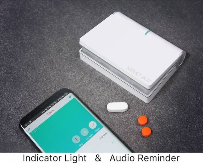 アラーム機能で飲み忘れ防止。スマホと連携できるお薬ボックス「Memo box Smart Pillbox」