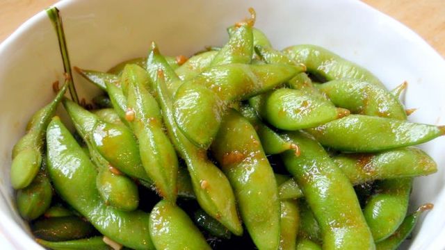 やめられないおいしさ。自宅でできる「枝豆ニンニクバター」簡単レシピ