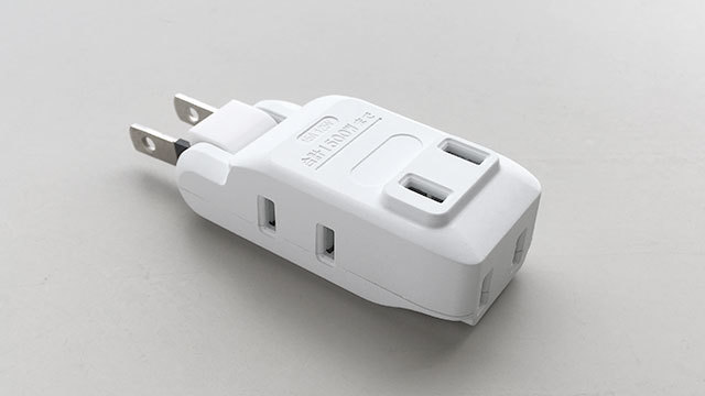 1つしか空いていないコンセントをフル活用するためのタップ【今日のライフハックツール・ベスト版】