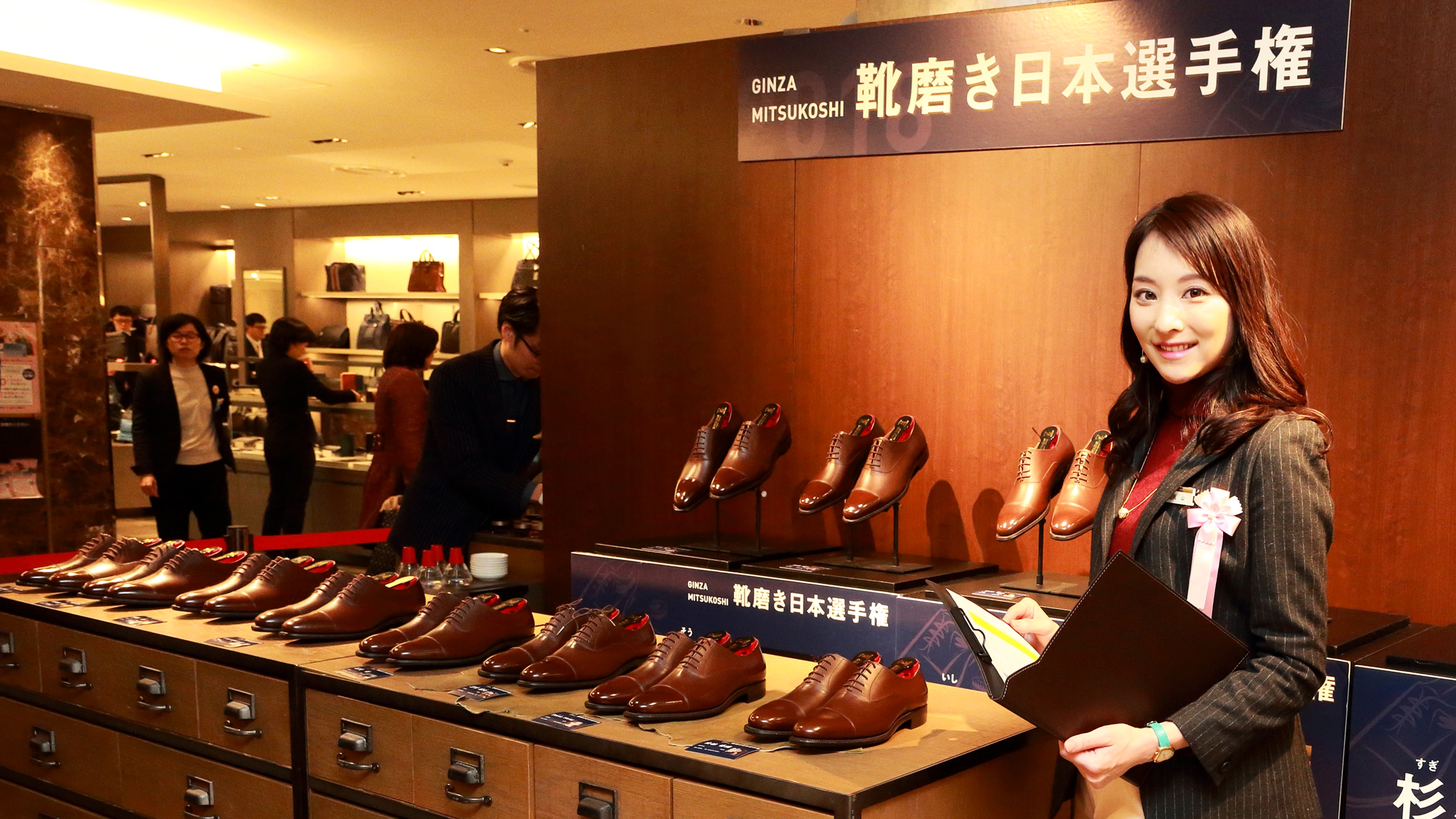 靴磨き職人日本一を決める 靴磨き日本選手権 詳細レポート 優勝者が磨いた靴から見える精神性と日本の美学 ライフハッカー 日本版