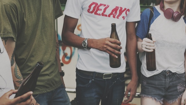 10代の我が子にお酒をすすめてはいけない理由:調査結果