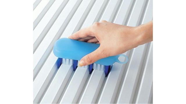 ほしいと思ってた…！「あの凸凹」をキレイに洗える風呂ブタ専用ブラシ